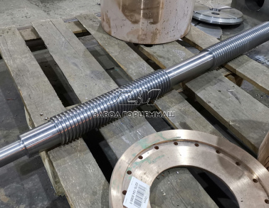 Винт 104890501100