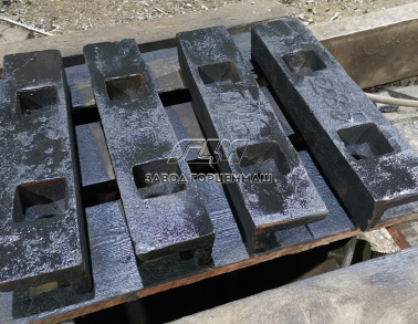 Клин левый 4822002035